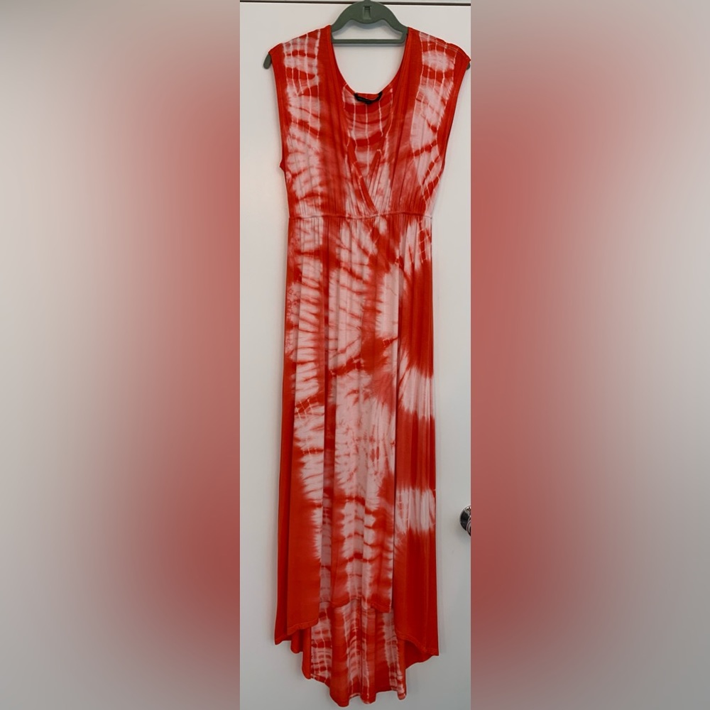 Felicity & Coco NEW sleeveless v-neck maxi tie dye dress, longer length in rear